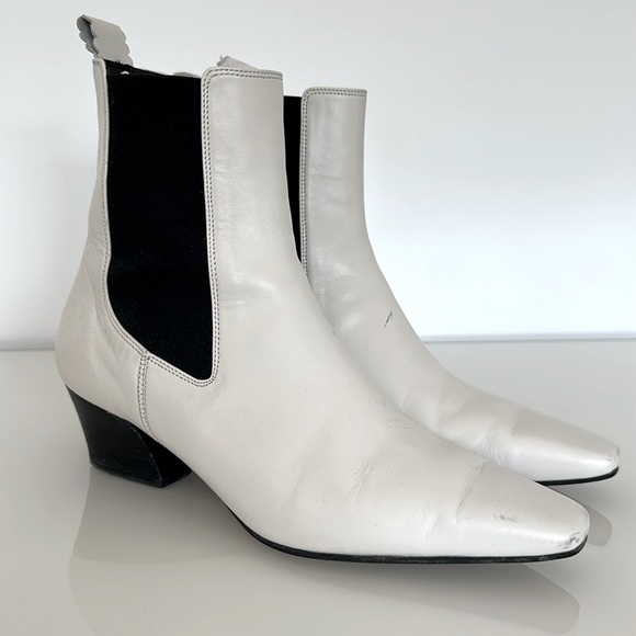 5 for $25 // Rachel Cox white boots 8 - Picture 1 of 6